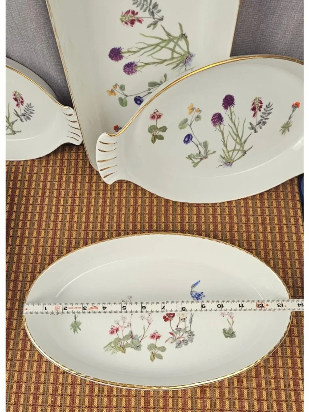 Louis Lourioux set oval